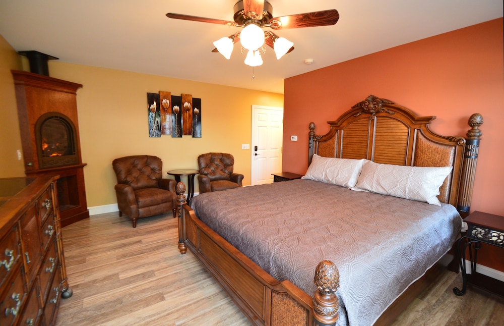 Premium Condo, 2 Bedrooms, Kitchen, Poolside