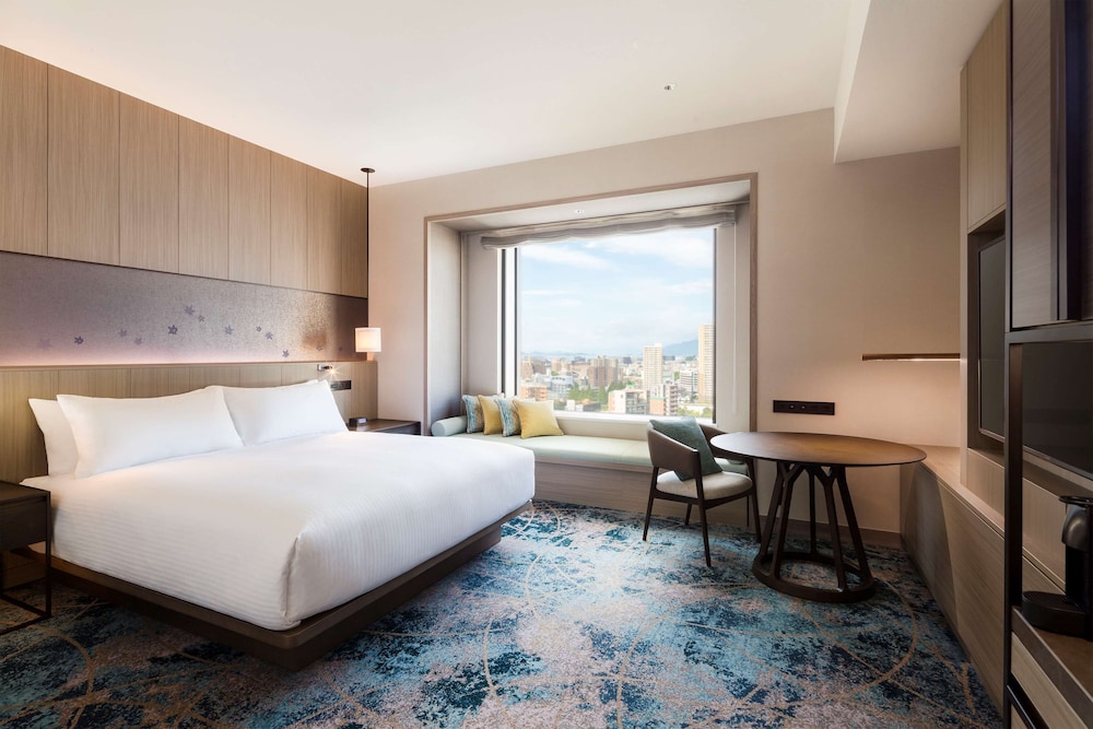 Executive Room, 1 King Bed - Photo 2