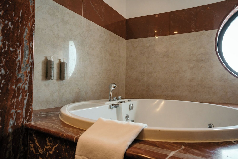 Junior Studio Suite, Hot Tub (Deluxe)