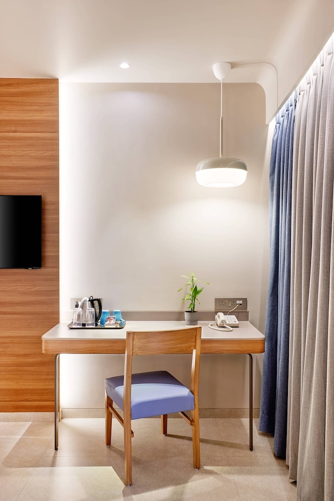 Deluxe Room - Photo 9