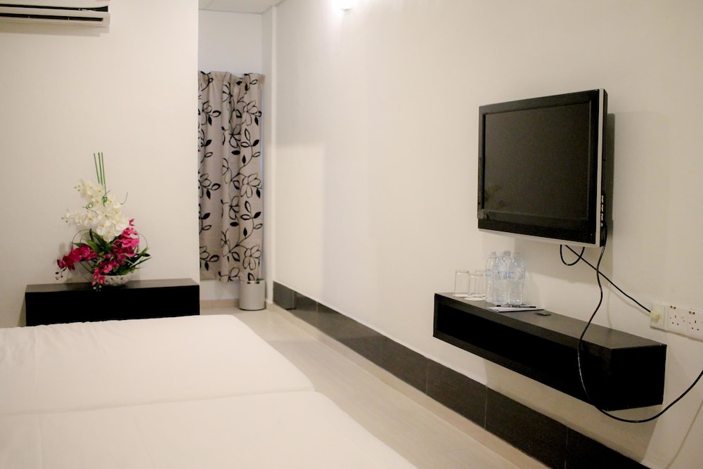 Family Room photo 3