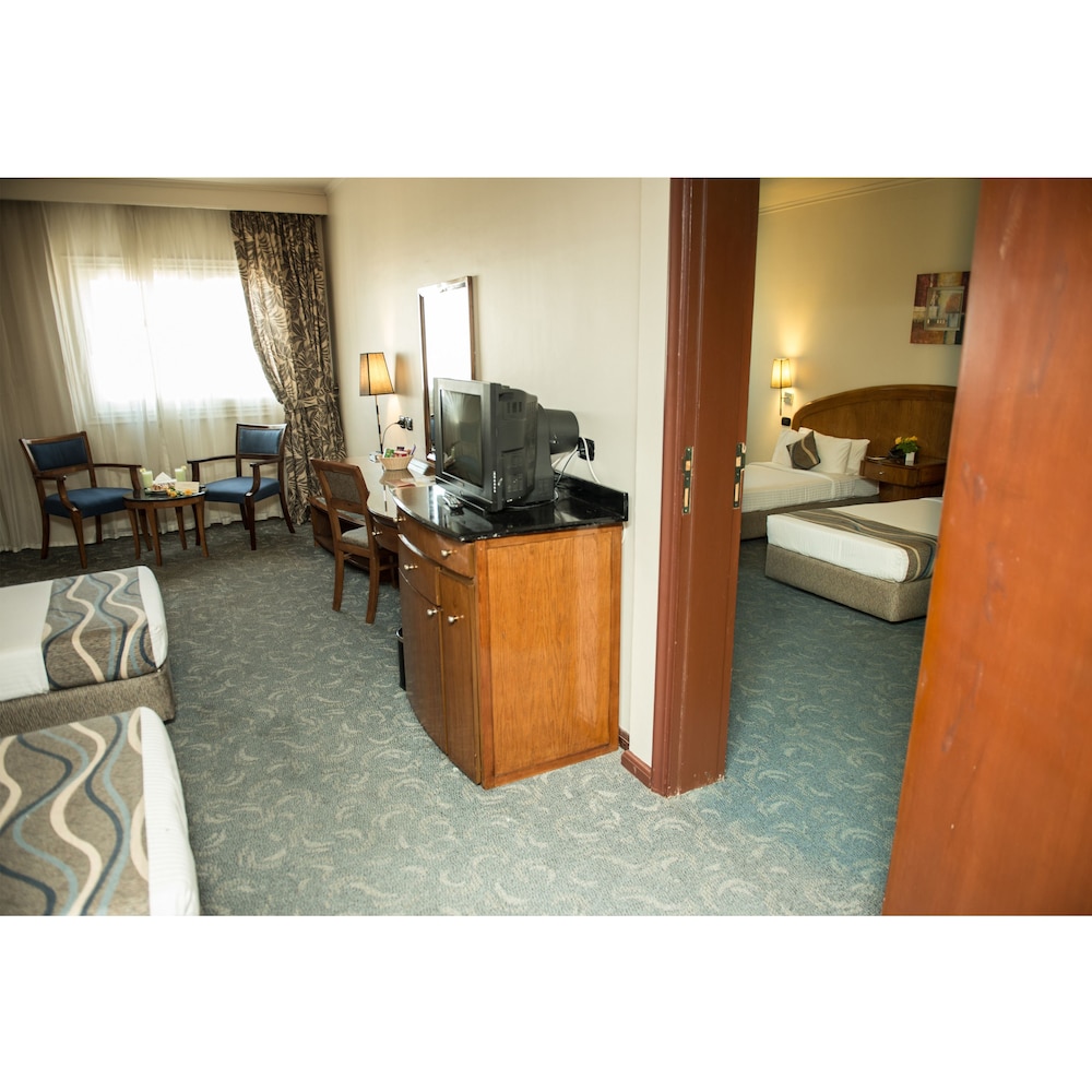Deluxe Room, City View (Connected)
