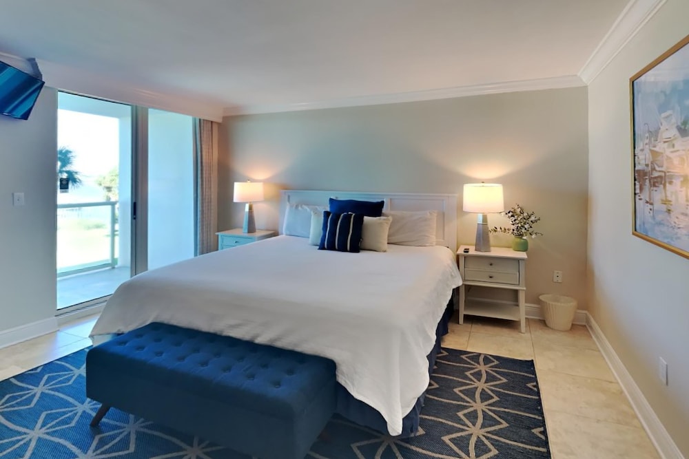 Condo, 1 King Bed with Sofa bed, Balcony (#2B - No Pets)