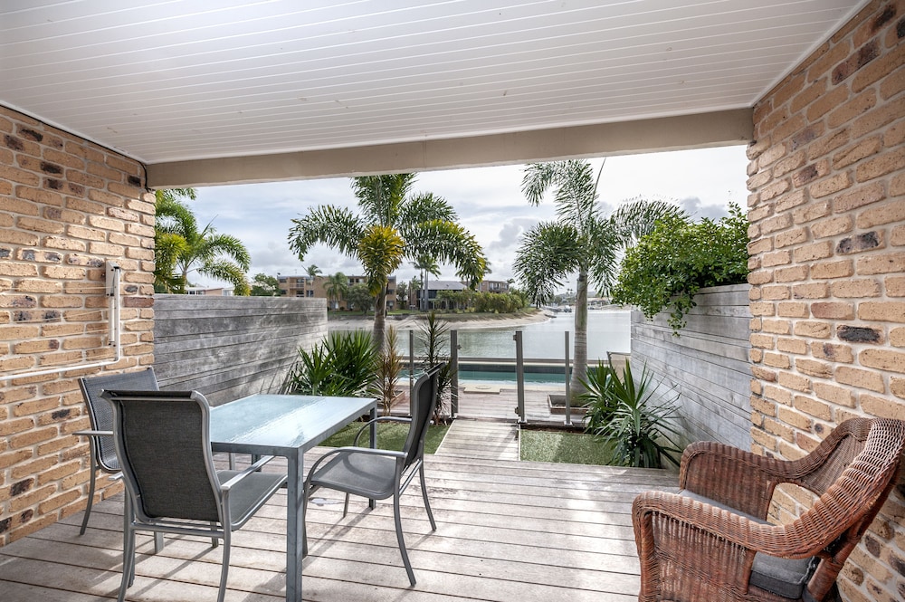 Villa 2 - 2 Bedrooms (Pet Friendly) - Waterfront photo 3