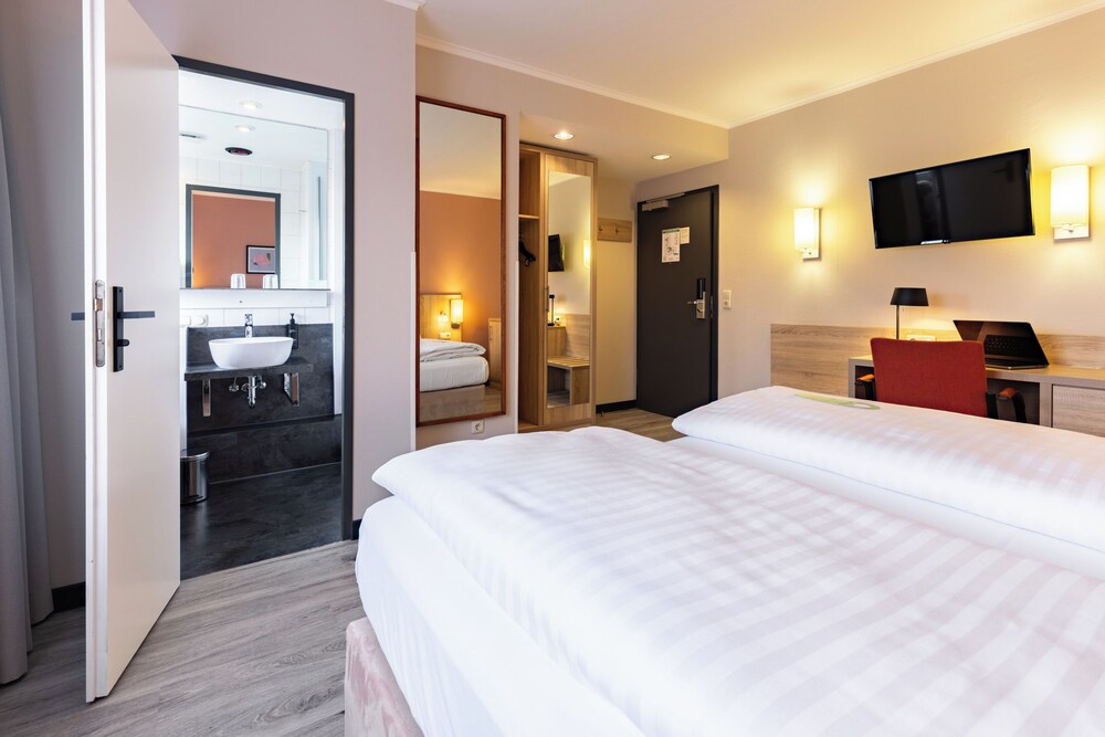 Standard Room, 2 Twin Beds photo 2