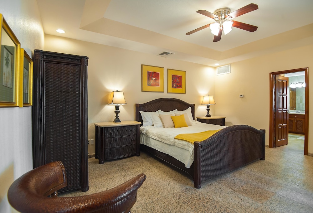 Condo, 3 Bedrooms, Ocean View photo 3