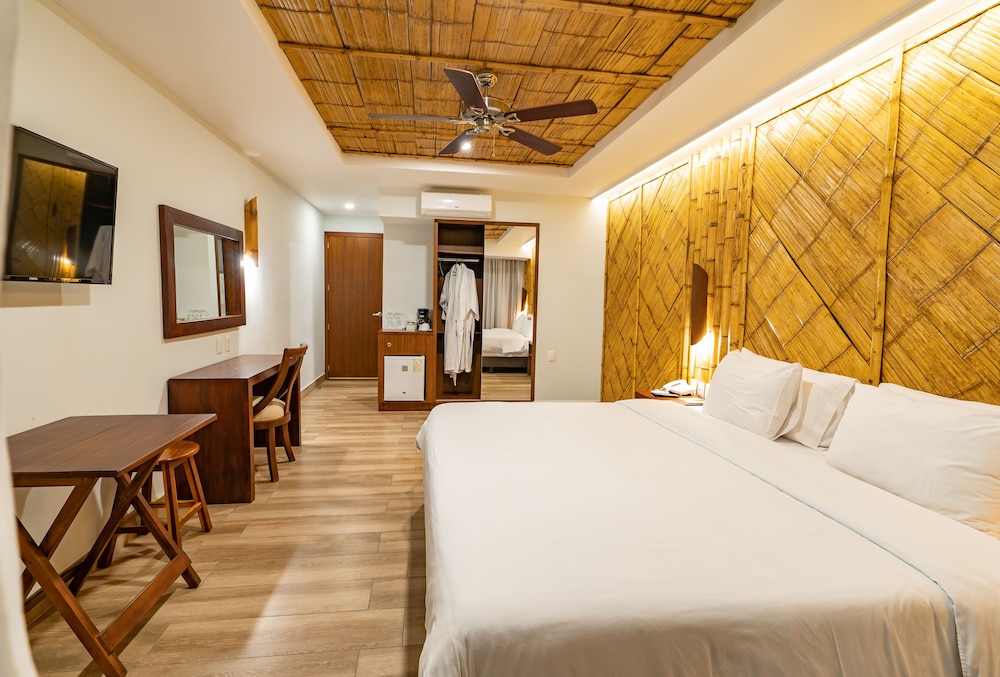 King Suite with Ocean View photo 3