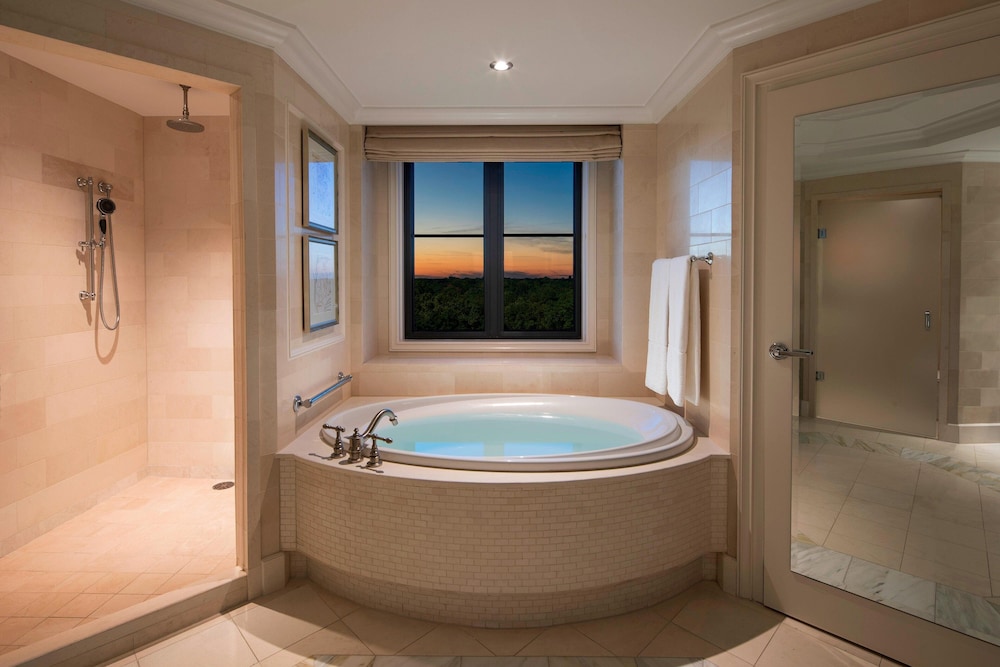 Suite, 1 King Bed, Corner (St. Regis) - Photo 3