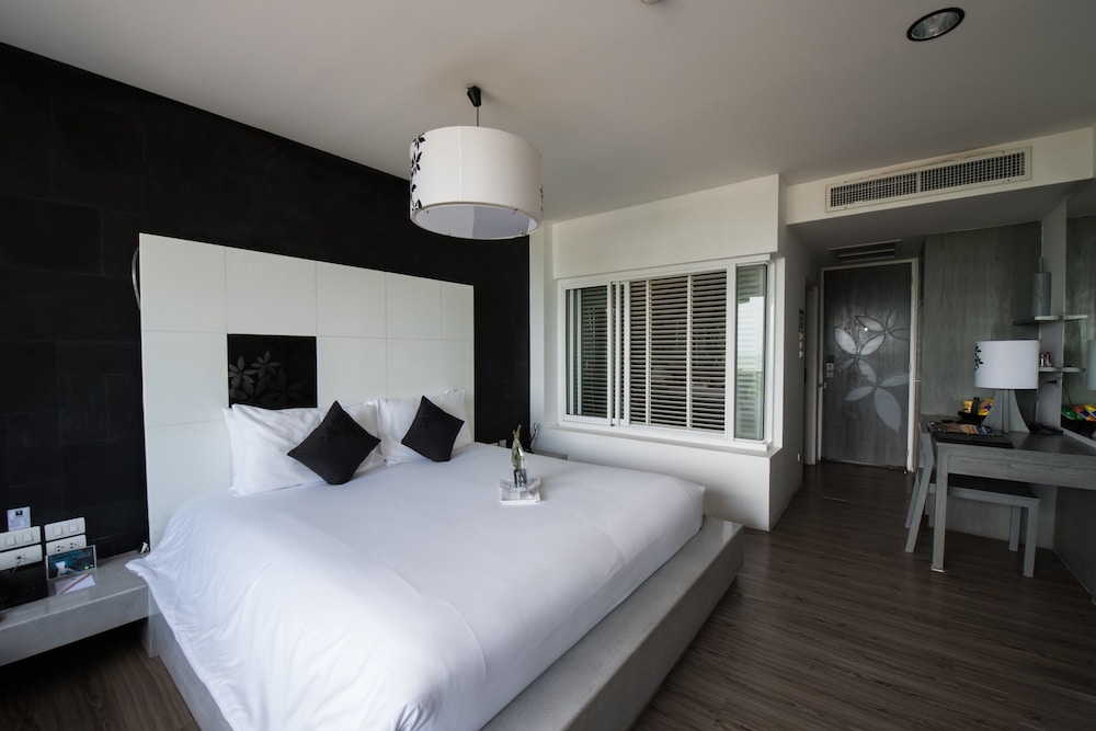 Sea View Room Only (Partial) - Photo 1