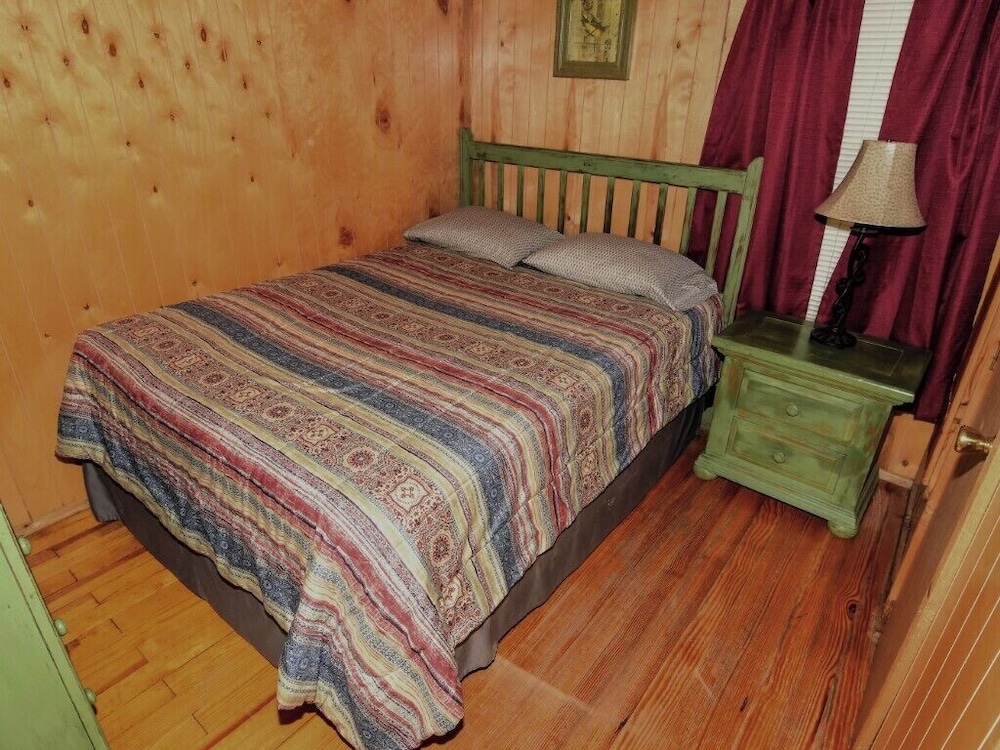 Lake View, Cedar Cabin Lake Texoma, Kitchenette, Queen, Screened Patio, Pet Friendly