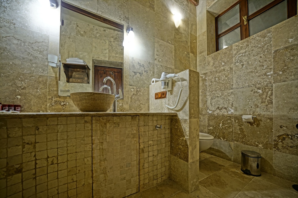 Luxury Cave Suite photo 3