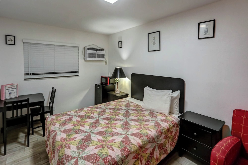 Standard Double Room, 1 Queen Bed