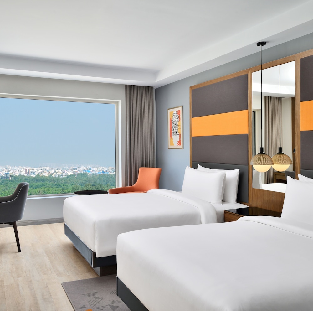 Club Room, 1 King Bed, Non Smoking - Photo 9