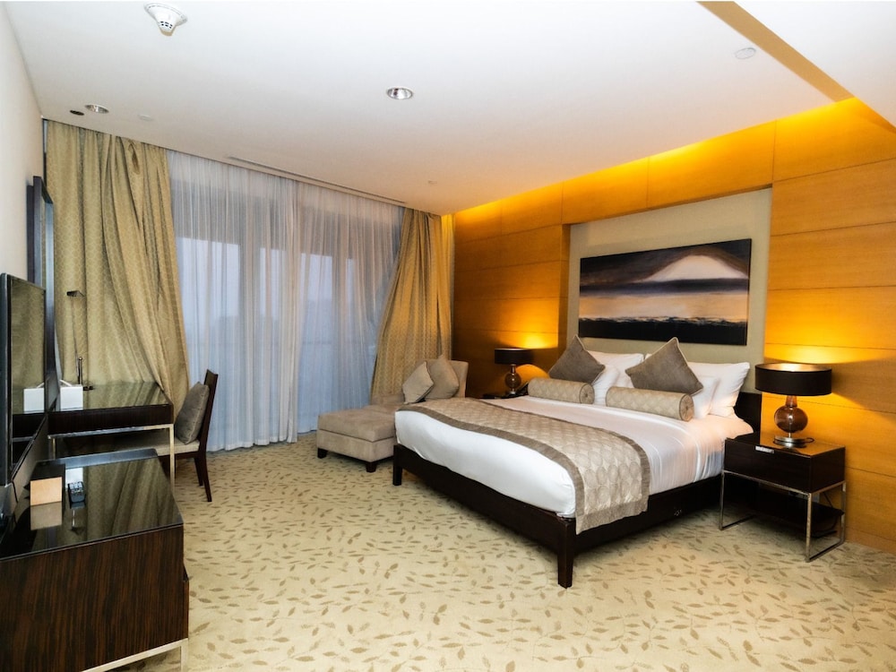Luxury Apartment, 3 Bedrooms, Balcony, City View photo 2