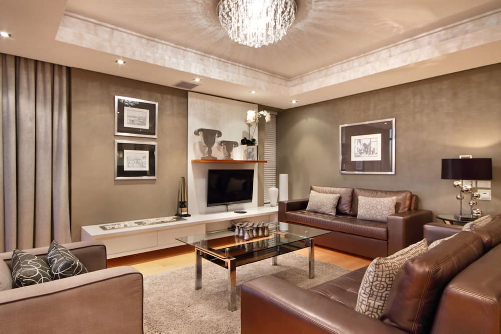 Three-Bedroom Exclusive Penthouse - Photo 15