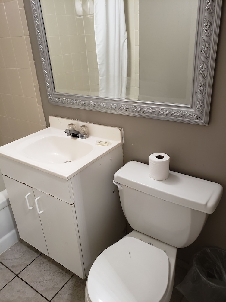 Standard Room, 2 Queen Beds - Photo 8
