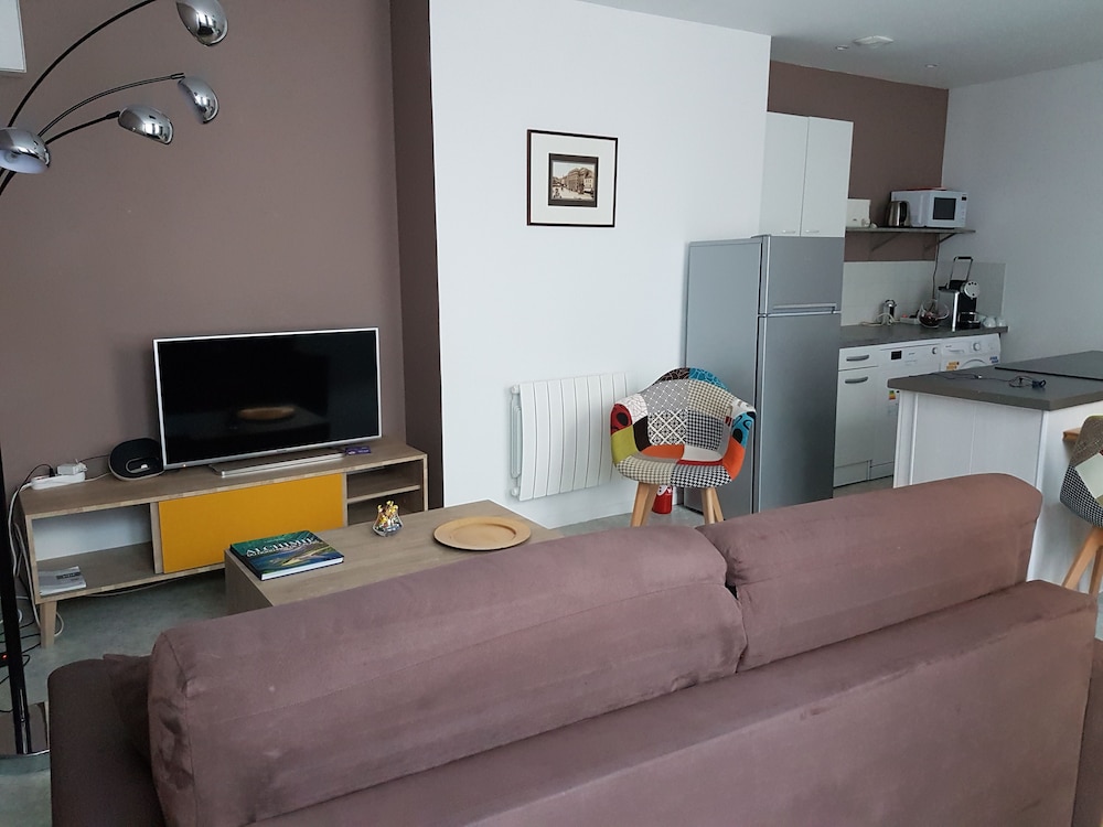 Comfort Apartment, 1 Queen Bed With Sofa Bed, Courtyard View photo 1