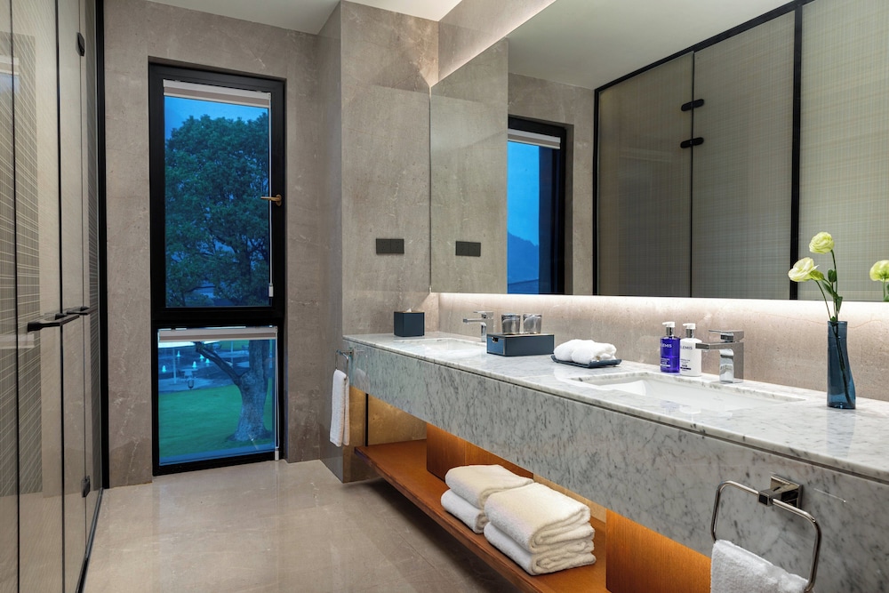 Suite, 1 King Bed, Courtyard View (Private Hot Spring) photo 3