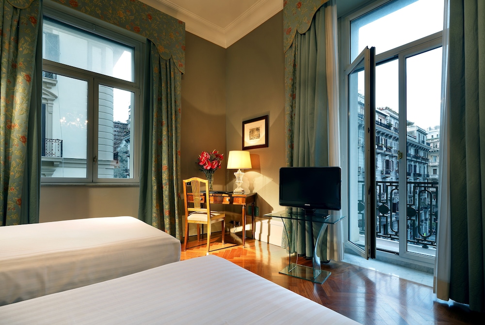 Superior Double Room, Connecting Rooms thumbnail 5