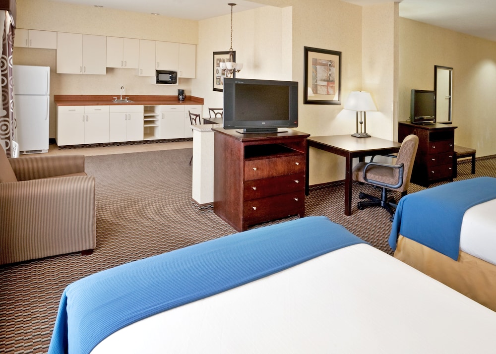 Suite, 1 King Bed (Additional Kitchen Area) photo 2
