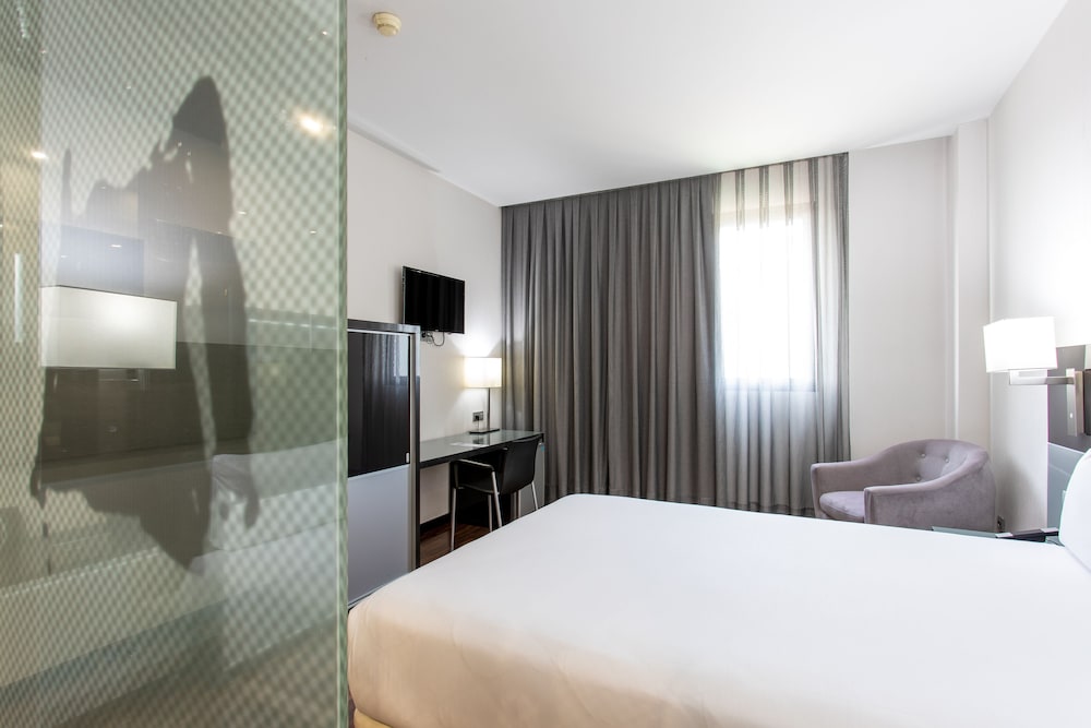 Standard Twin Room - Photo 4