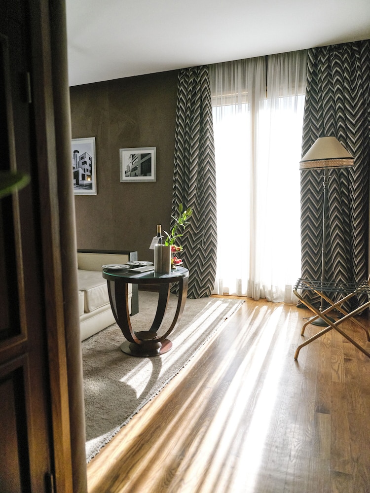 Executive Room - Photo 22