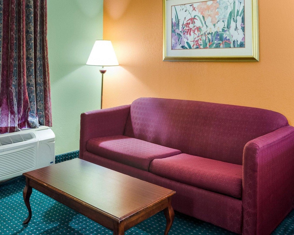 Standard Room, 1 King Bed with Sofa bed, Smoking photo 2