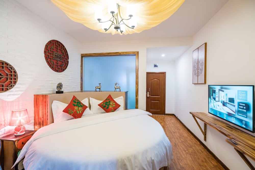 Luxury Round Bed Room photo 1