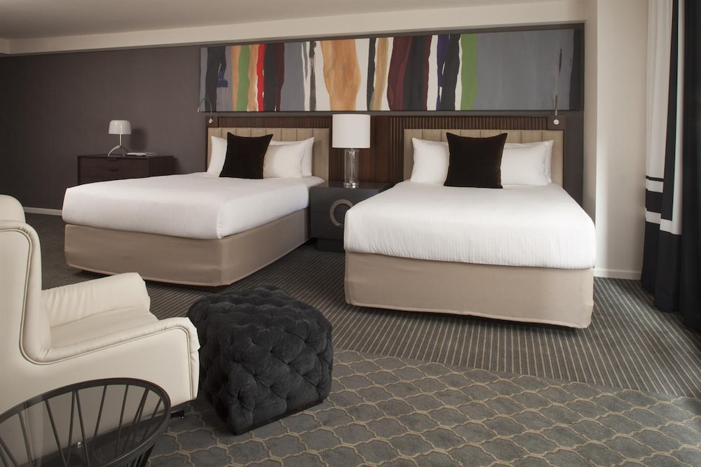 Deluxe 2 Queen Beds