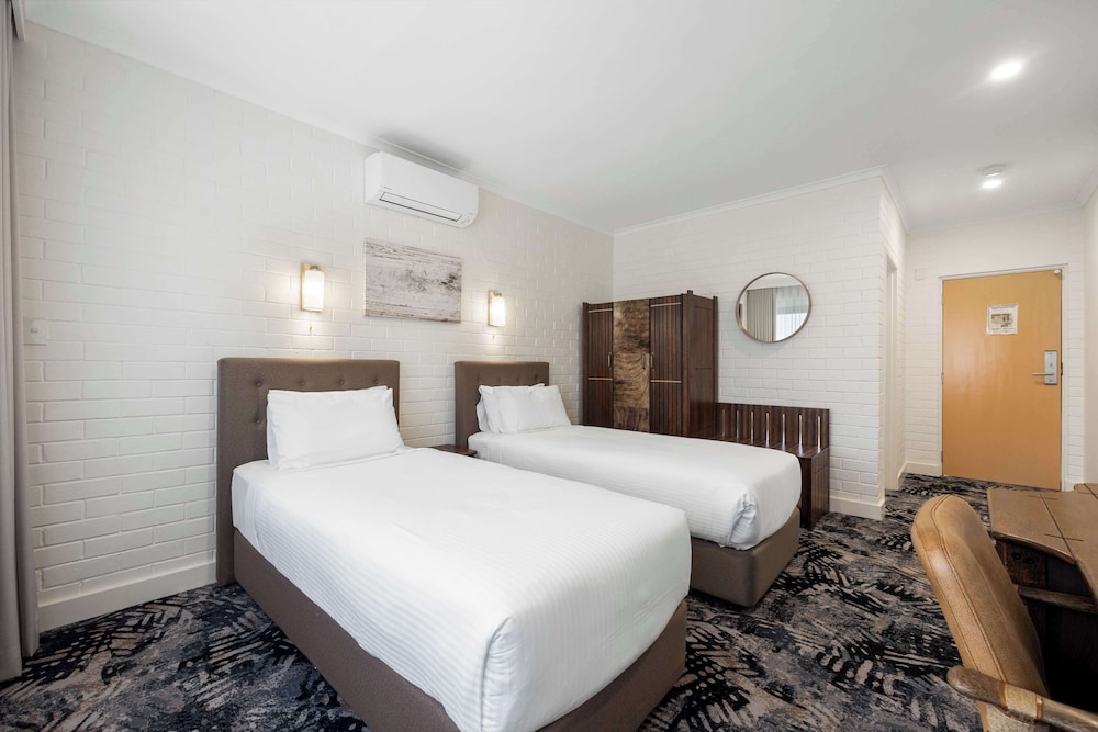 Standard Room, 2 Twin Beds, Garden View - Photo 7