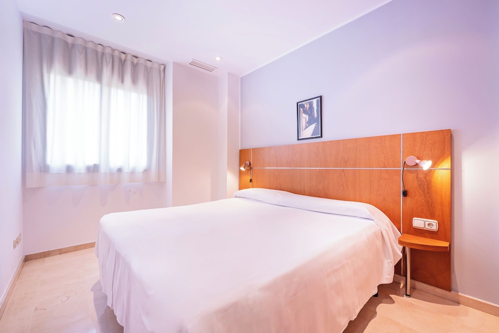 Apartamento, 2 Recámaras, Balcón, Vista al Patio