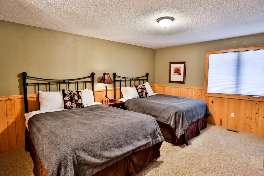 Standard Room, Multiple Beds, Golf View (2 Bedroom Clubhouse on Pines)