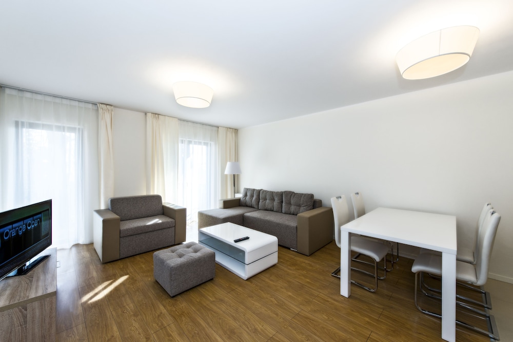 Apartment (206)