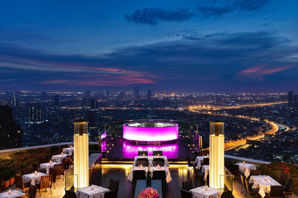 Tower Club Suite City View with Lounge and Drink at Sky Bar