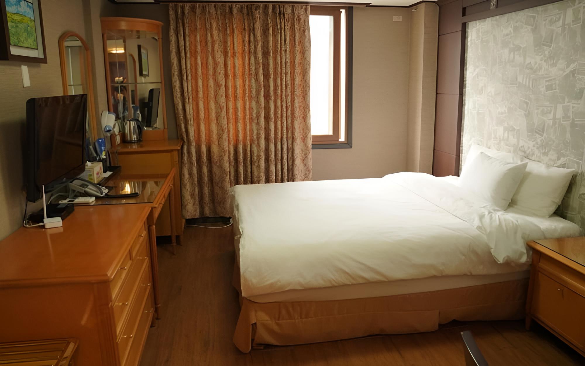 Room (Honeymoon Family) photo 1