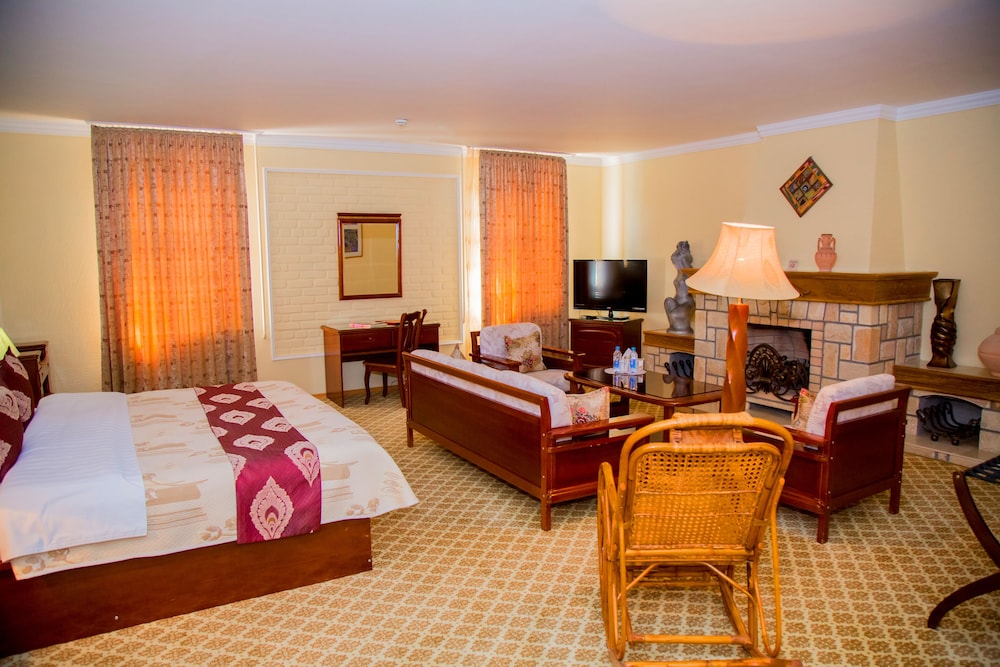 Executive Suite - Photo 1