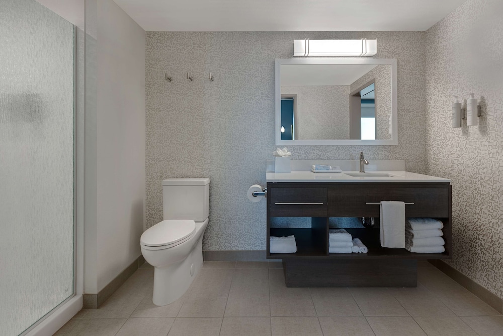 Suite, 1 King Bed, Accessible (Hearing) - Photo 9