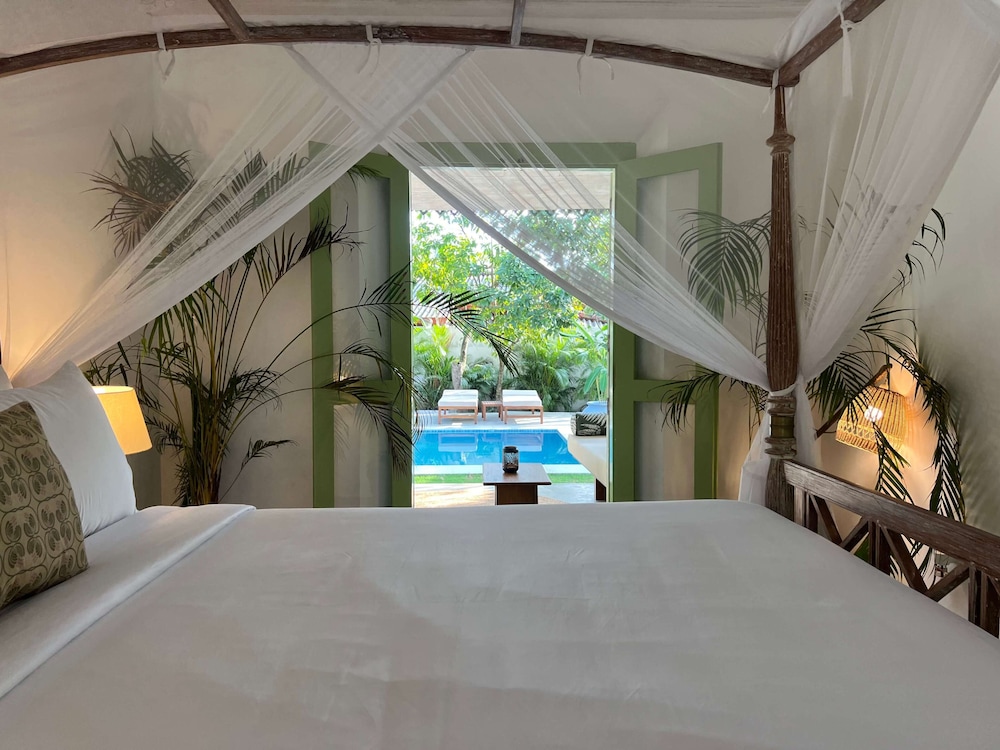 Deluxe Double Room, Bathtub, Pool View photo 3