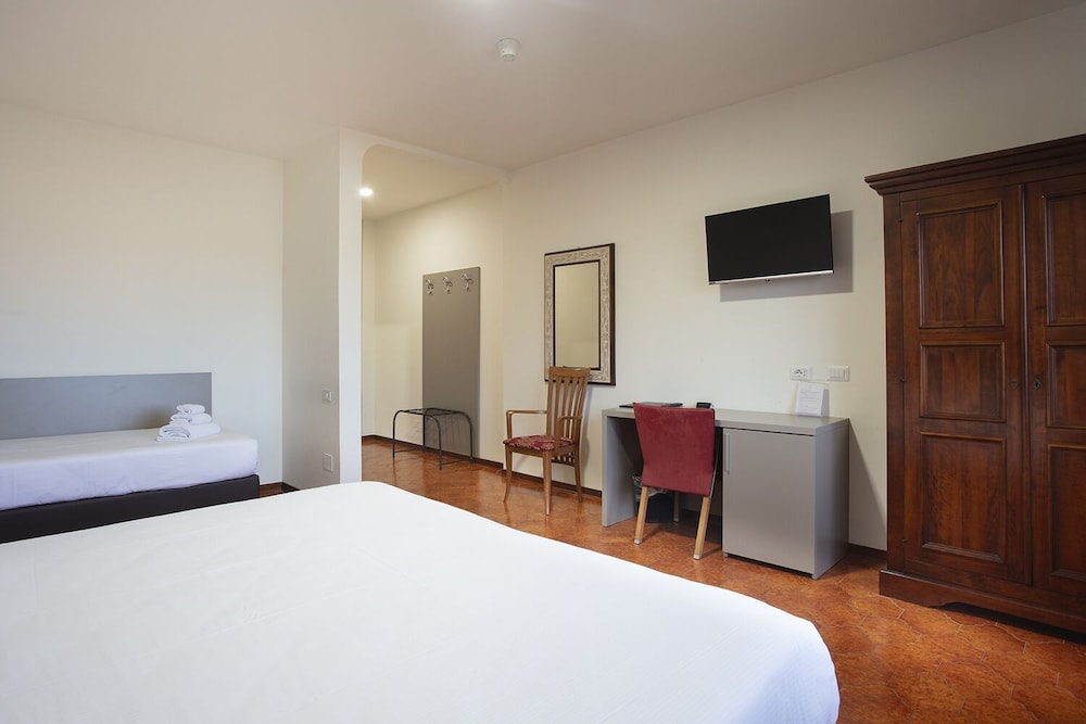 Classic Triple Room photo 2