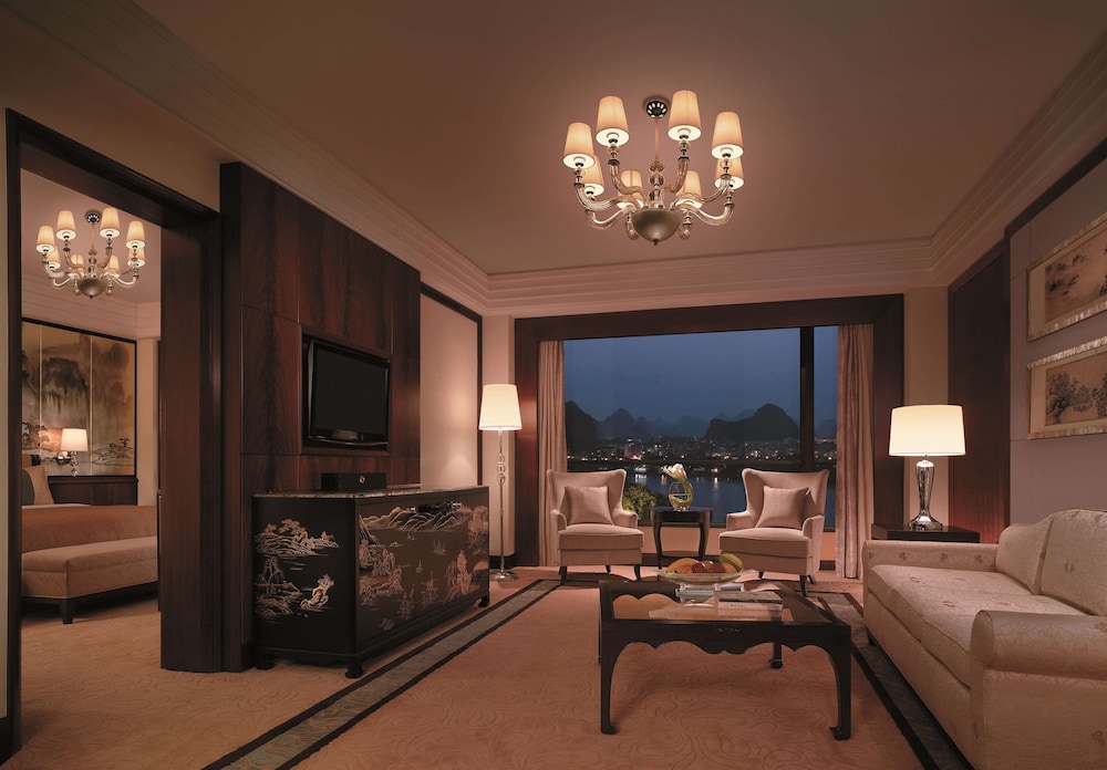 Executive Suite, 2 Twin Beds - Photo 2