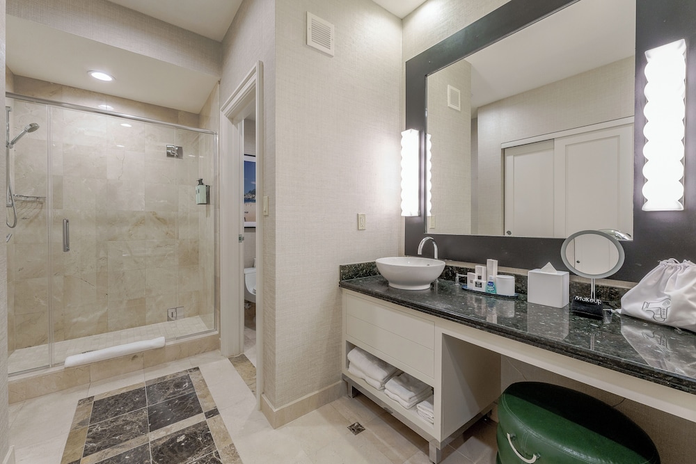 Premier Suite, 1 Bedroom with 2 Queens (High Floor) - Photo 21