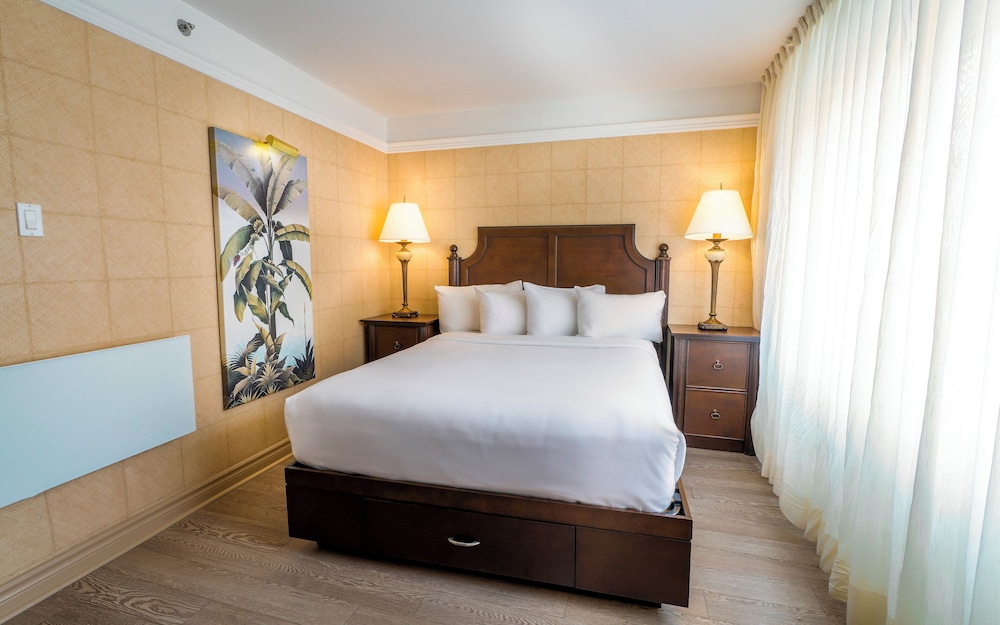 2 Rooms Suite, 1 Queen bed, 2 Queen Murphy Bed photo 2