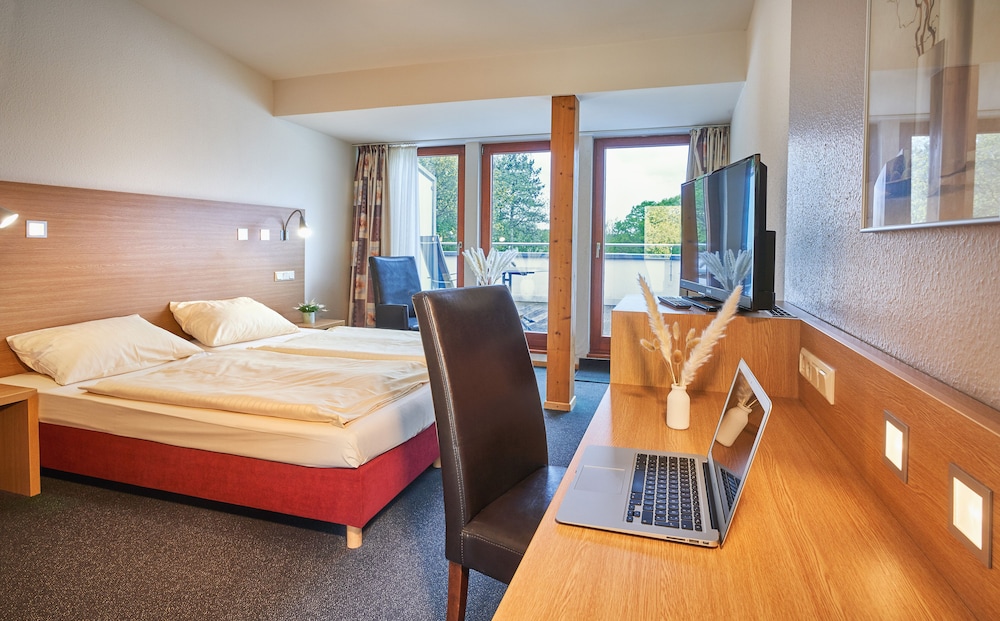 Active Double Room (700 M From Main Building)