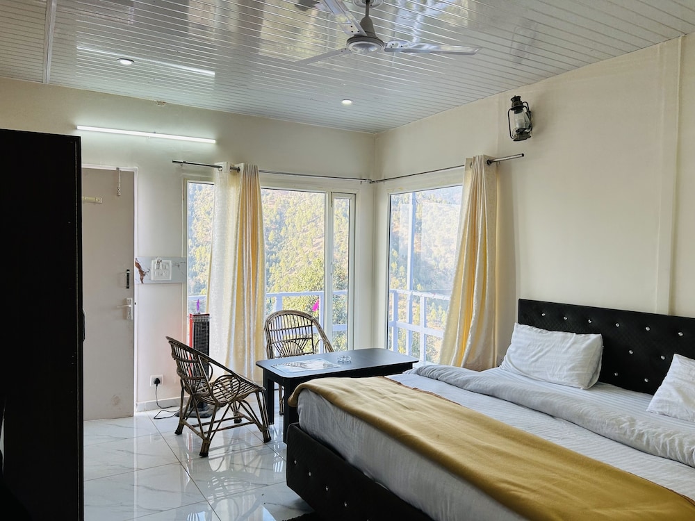 Royal Room - Photo 12