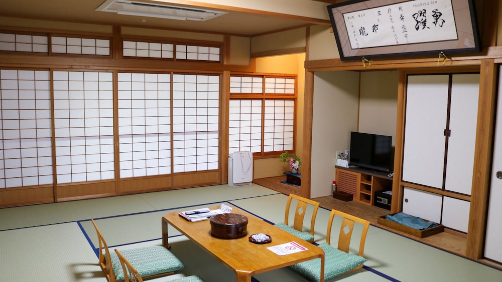 E Type - Japanese Style Room For 5 People "Shikinoyado (Matsumushisou,Kantsubaki)" In Annex Building photo 1
