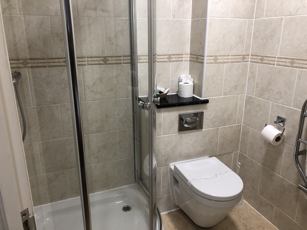 Standard Double Room, Ensuite photo 3