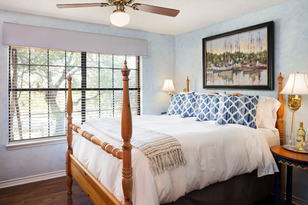 Luxury Room, 1 Queen Bed (Galveston)