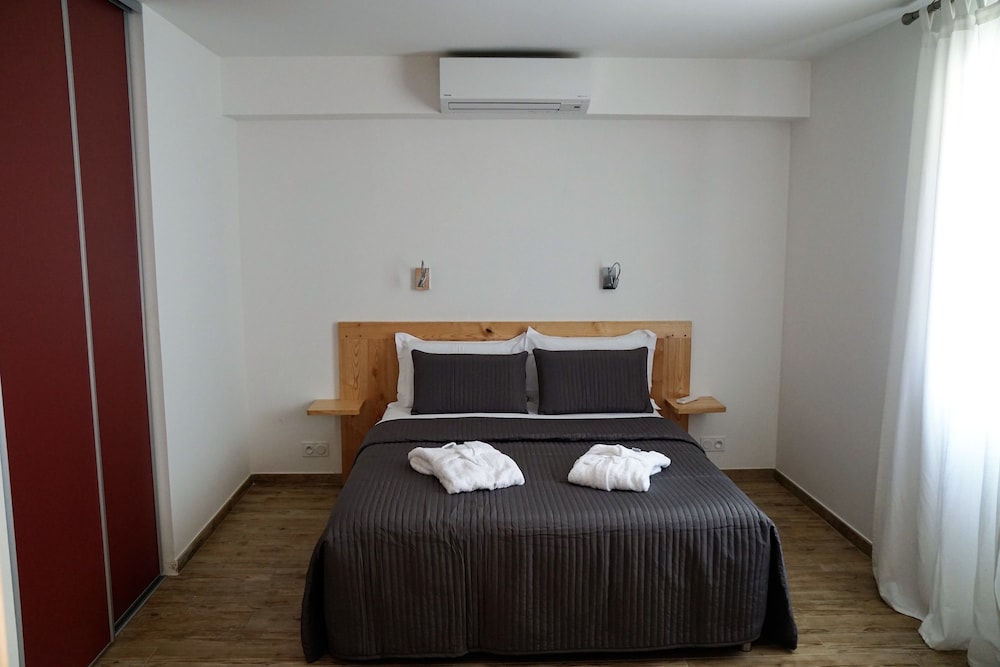 Superior Suite, Partial Sea View photo 2