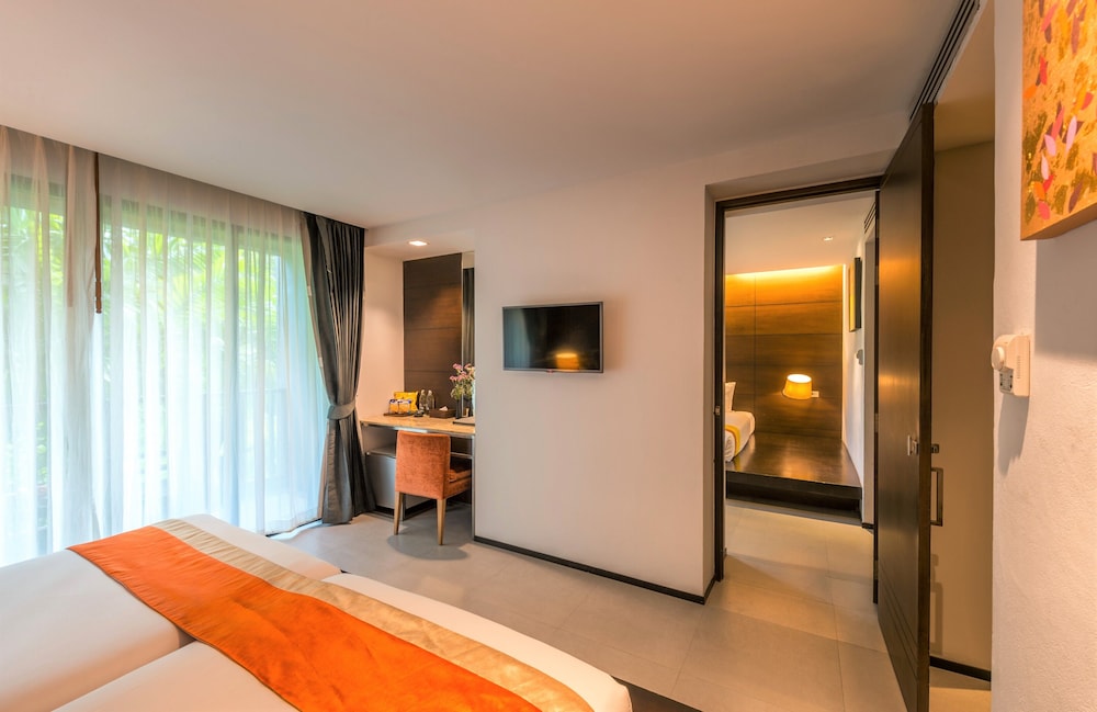Deluxe Connecting Room (Deluxe Family Room) photo 1