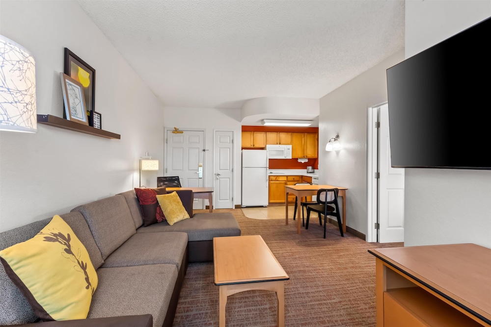 Suite, 1 King Bed photo 2